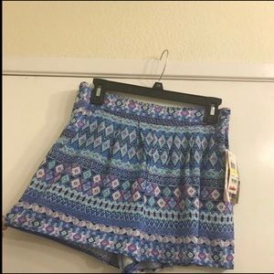 Flowy shorts with pattern